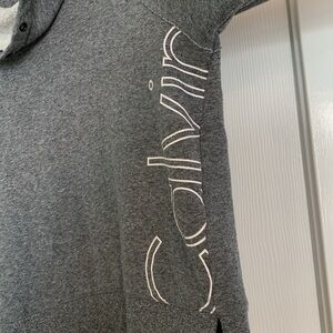 CALVIN KLEIN Performance Sweater Turtle Neck Gray Women’s size medium thumb hole